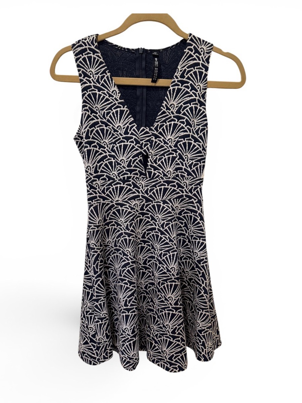 Design Lab Lord & Taylor NWT navy/white fan patterned mini dress, XS